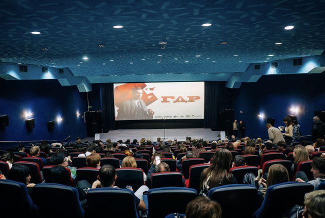 Wink.ru попал в Книгу рекордов России: премьера шпионского детектива «ГДР» состоялась в наибольшем количестве кинотеатров