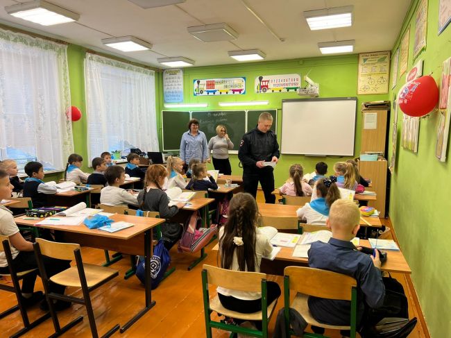 Госавтоинспекция провела профилактические занятия в  образовательных учреждения Заокского района.