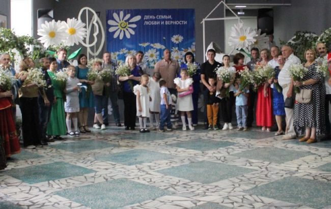 В Зокском районном культурно-досуговом центре прошел самый добрый российский праздник - День любви, семьи и верности