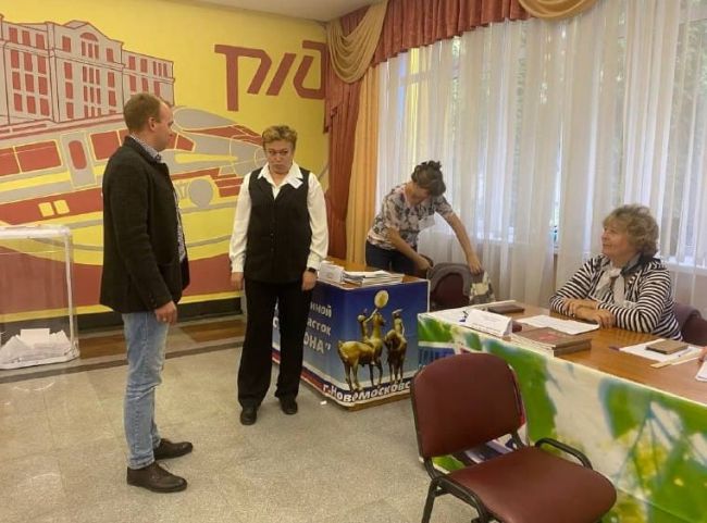 Именной избирательный участок «Исток Дона» в Новомосковске посетил эксперт