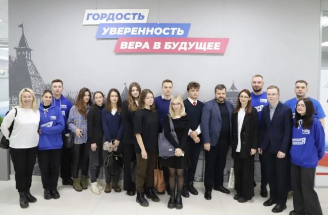 Молодогвардейцы обсудили вопросы современной политики в России