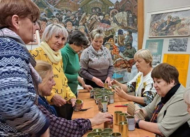 Представительницы женского клуба «Россияночка» Узловского района активно принимают участие по сбору гуманитарной помощи