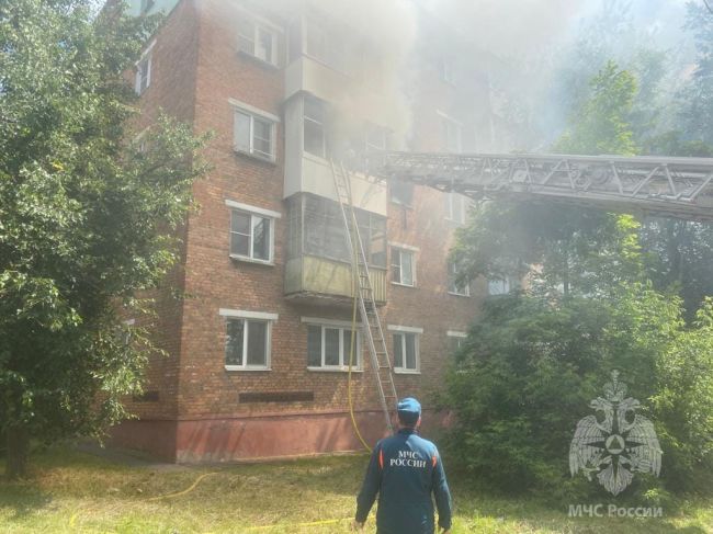 В Туле пожарные вывели из горящего дома 10 человек