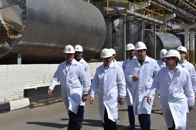 Заместитель Министра промышленности и торговли РФ Михаил Юрин посетил предприятия химической отрасли региона