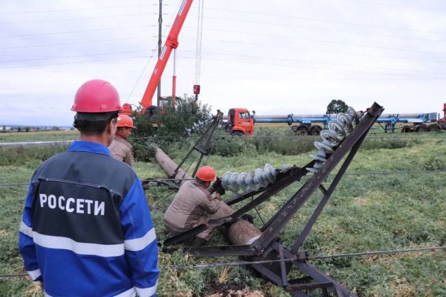 Удмуртские энергетики ликвидировали последствия стихии и восстановили нарушенное электроснабжение