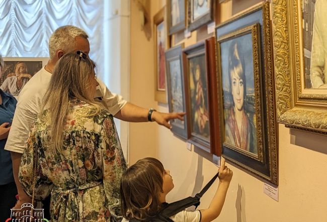 В Богородицком дворце-музее открылась выставка Никаса Сафронова