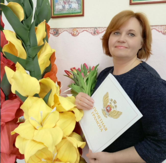 Воспитателя Заокской школы Оксану Подоленчук наградили Почетной грамотой
