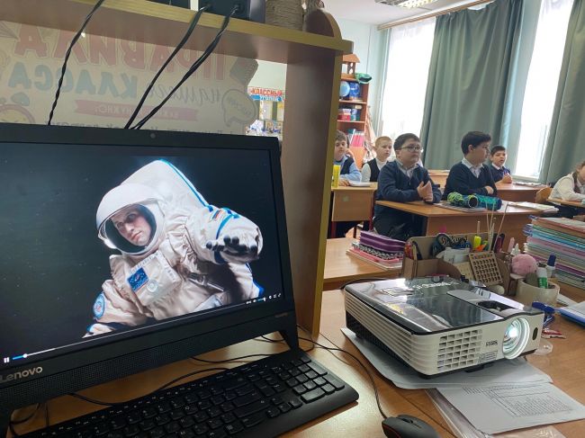 В Пахомовской школе на уроке «Разговоры о важном» поговорили День космонавтики.