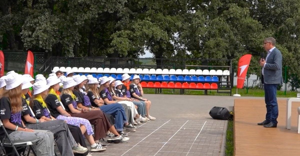 Врио губернатора Тульской области Дмитрий Миляев в лагере «Новая волна»