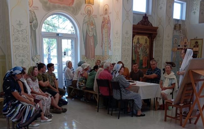 В Пахомовском храме прошли уроки по толковому и выразительному чтению