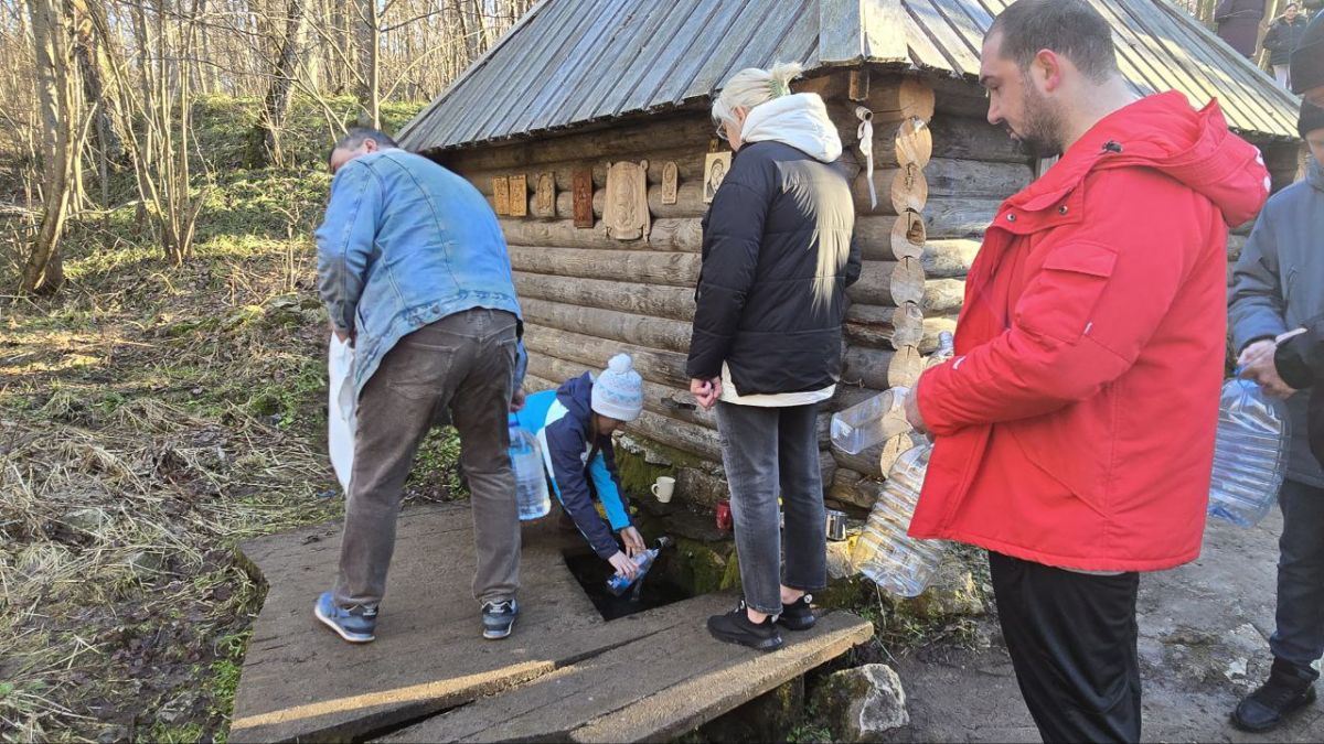 Заокчане приехали к святому источнику