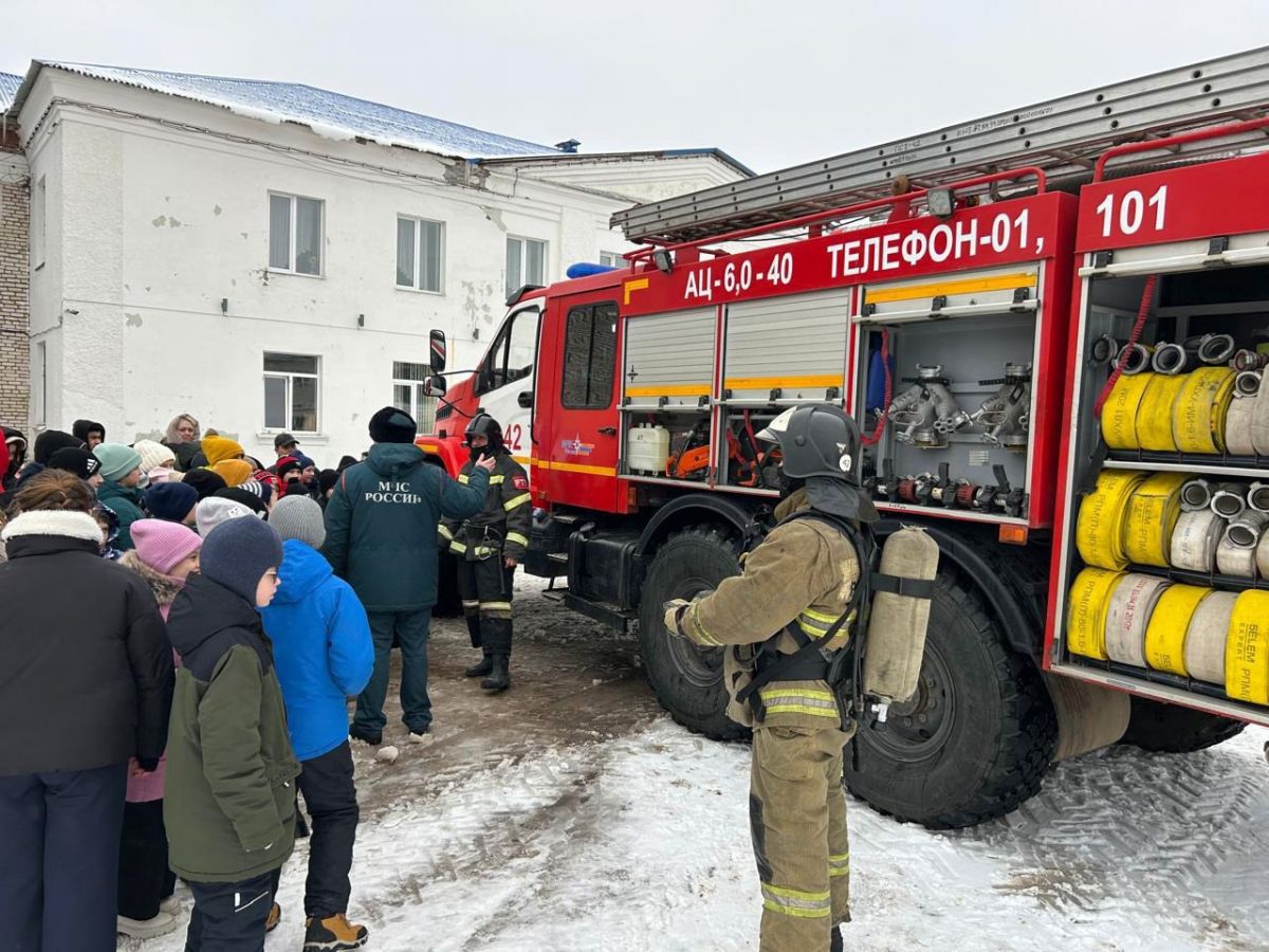 Спасатели МЧС провели открытый урок безопасности в Заокском