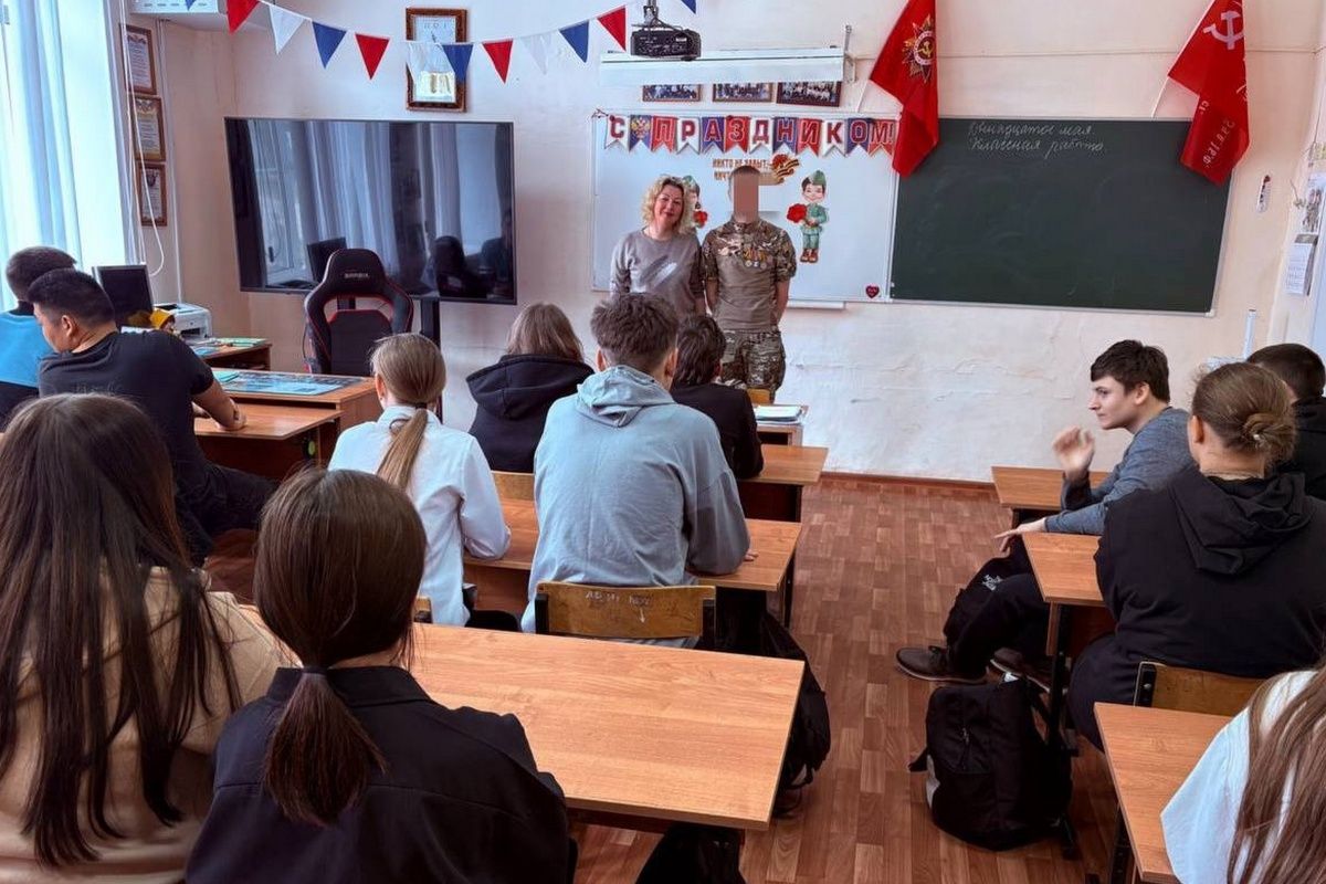 Школьники из Киреевского района пообщались с участником спецоперации
