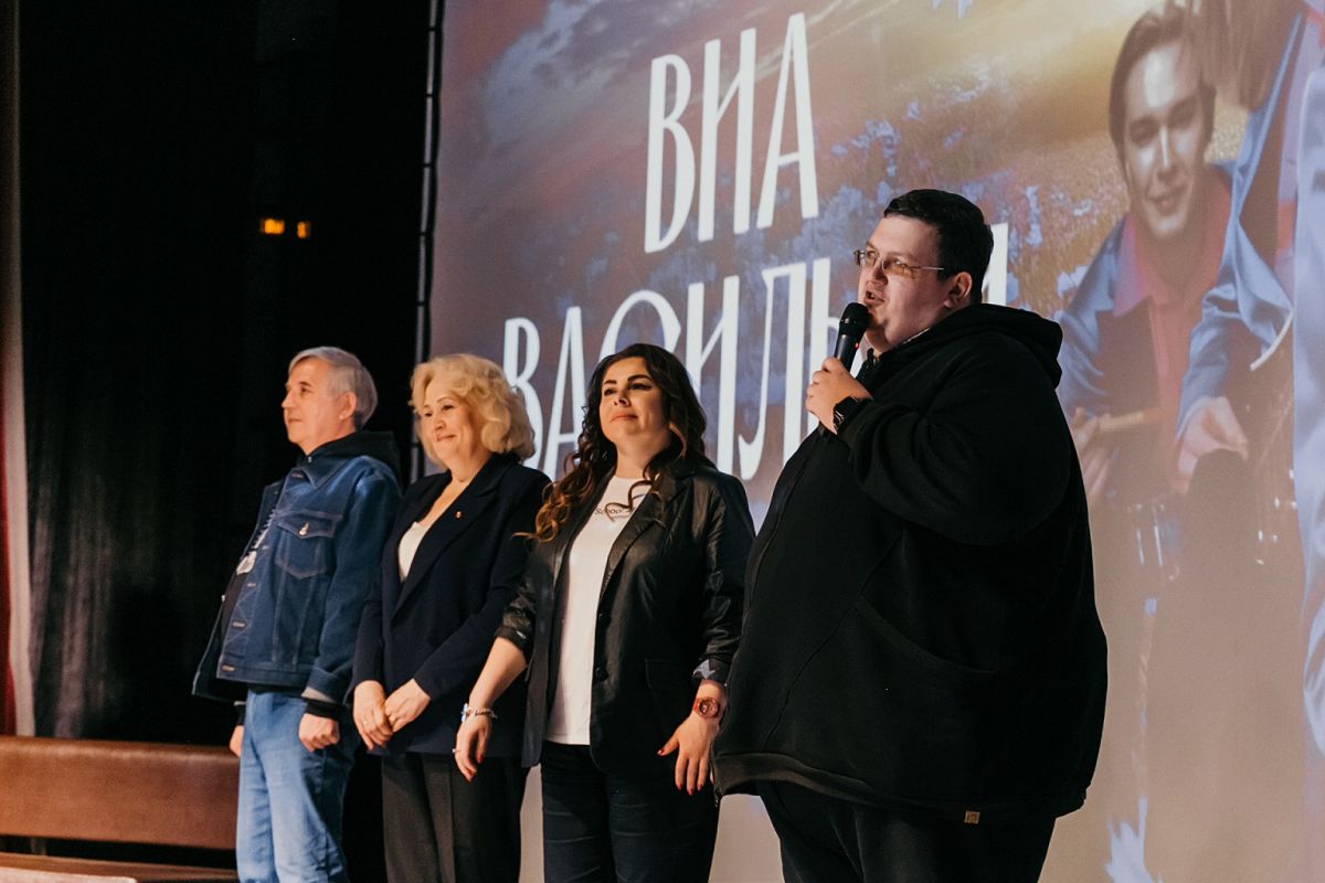 «Посети ты Апатиты» — у заполярного города появился новый гимн из сериала «ВИА «Васильки» от Wink.ru