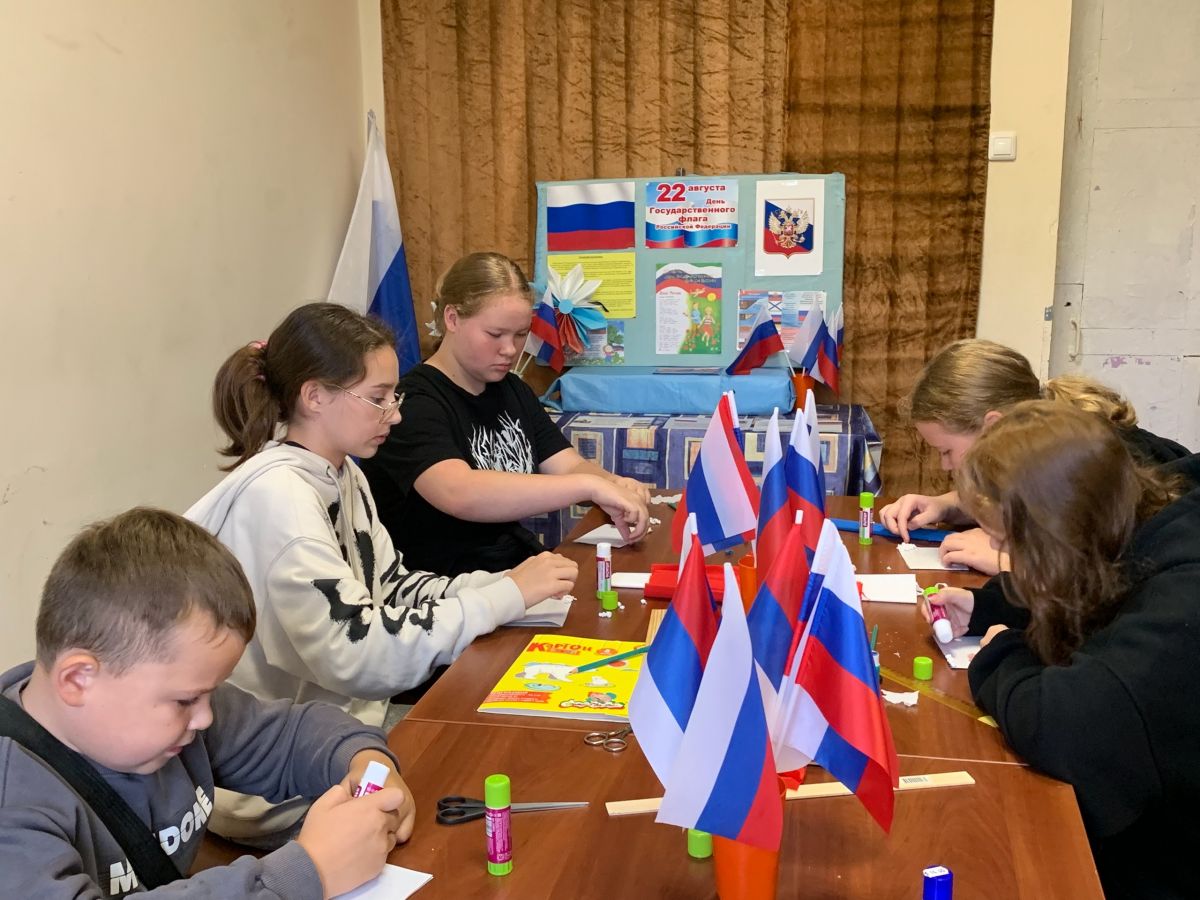 Мастер-класс, посвященный Дню Государственного флага в Симоново Мастер-класс, посвященный Дню Государственного флага в Симоново