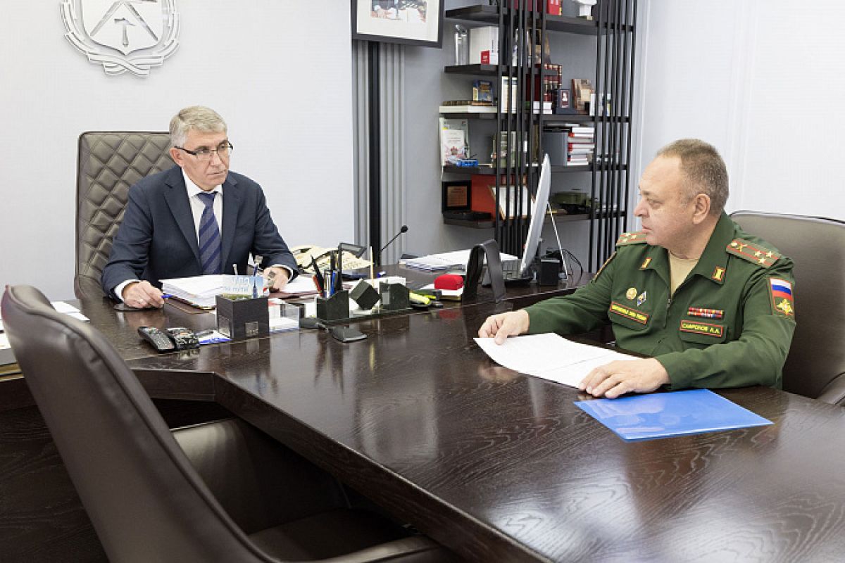 Дмитрий Миляев встретился с военным комиссаром Тульской области Александром Сафроновым Дмитрий Миляев встретился с военным комиссаром Тульской области Александром Сафроновым
