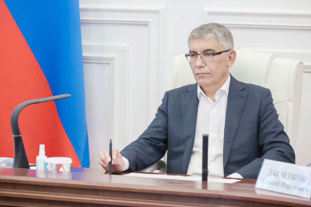 Дмитрий Миляев поздравил туляков с Международным днем пожилых людей