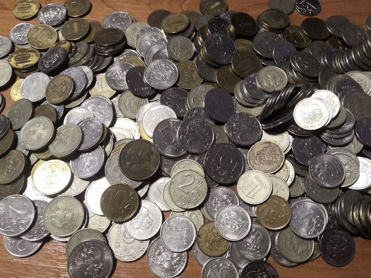 Туляки принесли мелочь в банки Туляки принесли мелочь в банки