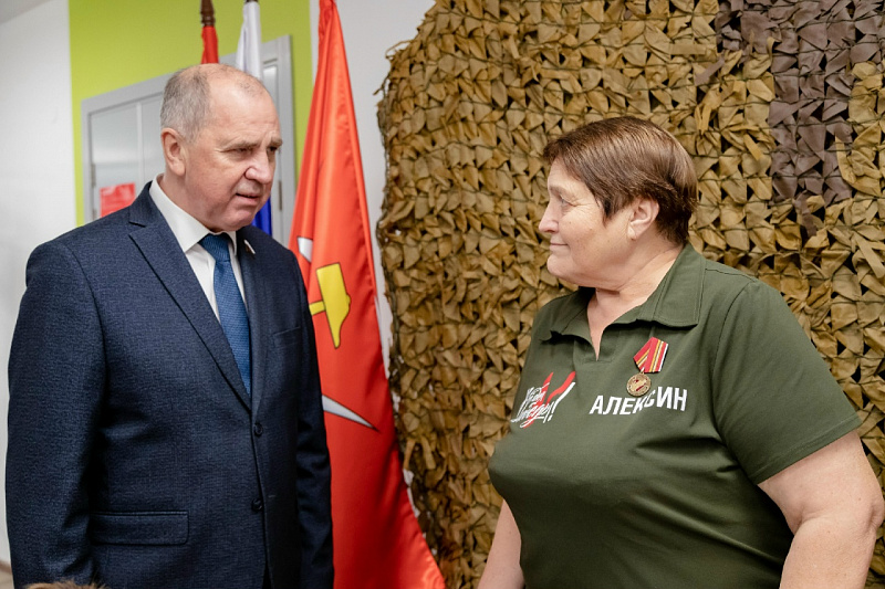 Анатолий Симонов поблагодарил волонтеров за помощь участникам СВО Анатолий Симонов поблагодарил волонтеров за помощь участникам СВО