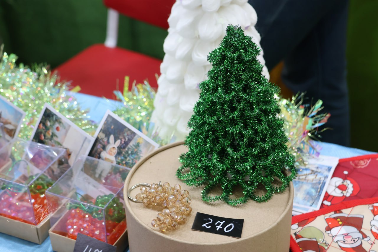 Сосновская школа провела благотворительную Рождественскую ярмарку