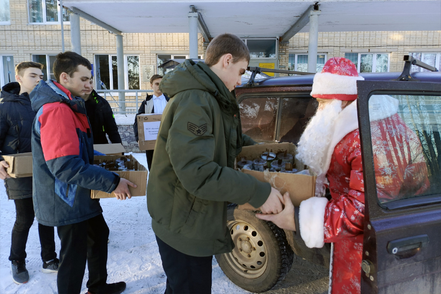 Жители региона подготовили новогодние подарки для российских бойцов