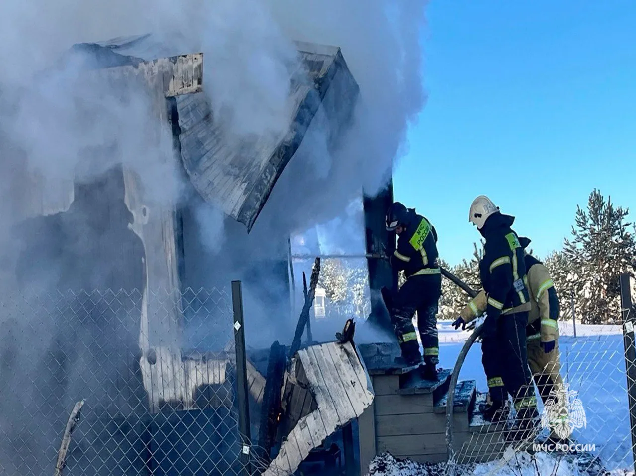 Пожар в коттеджном поселке Усадьба Романова Заокского района ликвидирован