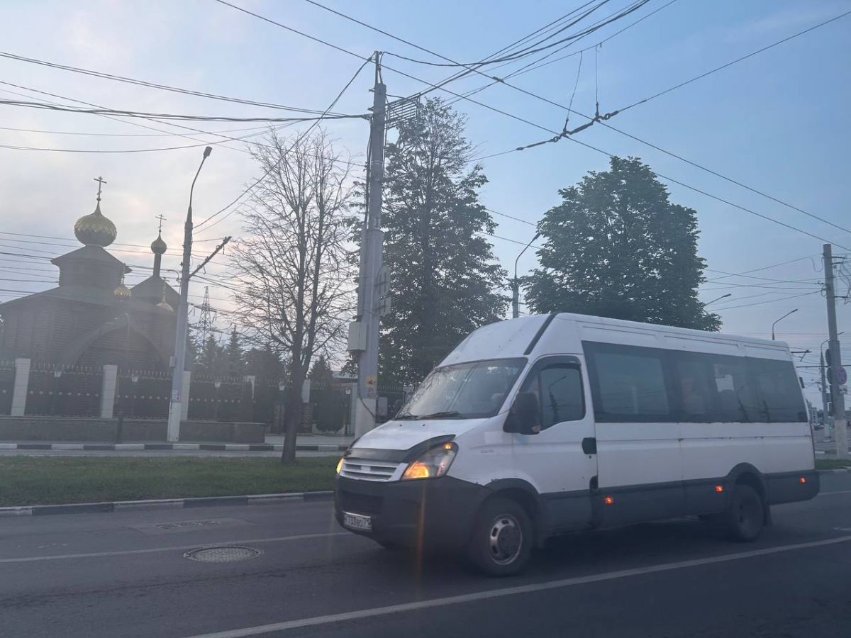 В Туле девушка выпала из маршрутки на ходу