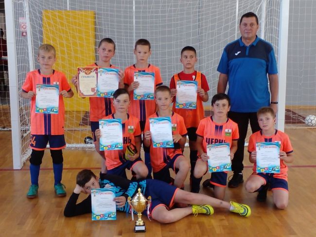 Черняне стали первыми в футбольном турнире на приз «Белевской правды»