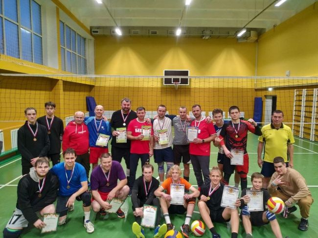 Чернские волейболисты одержали победу в межрайонном турнире