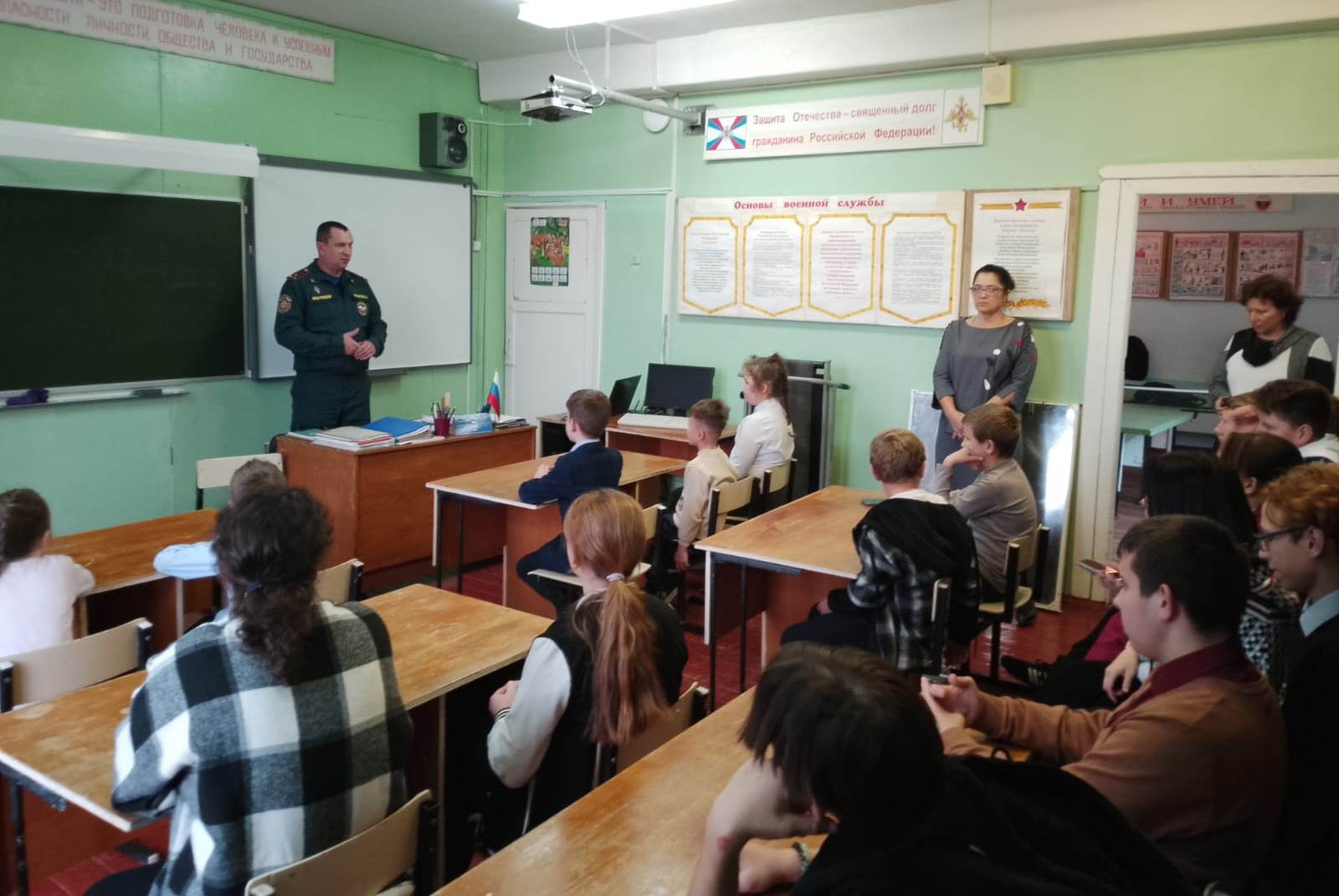 В Чернских школах прошли уроки по пожарной безопасности
