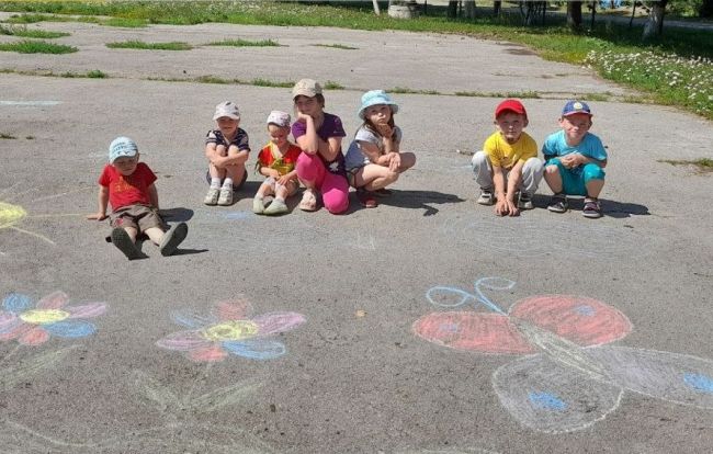 Чернские дошкольники приняли участие в Дне рисования на асфальте
