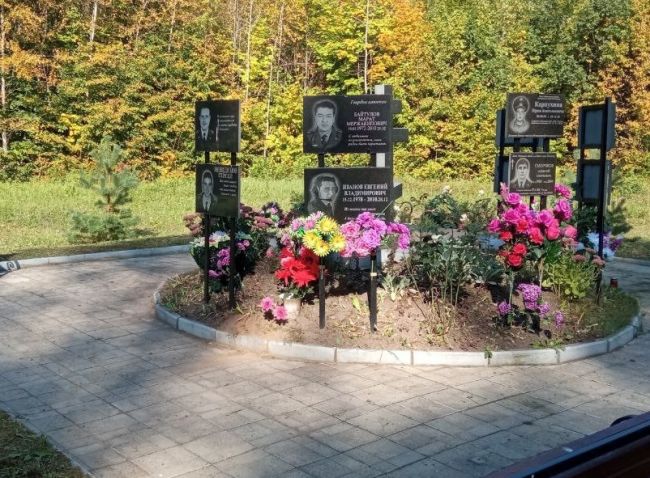 В Чернском районе прошел субботник на мемориале погибших летчиков