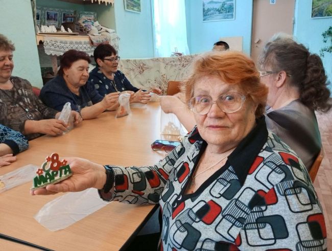 Чернские пенсионеры приняли участие в мастер-классе «В мире прекрасного»