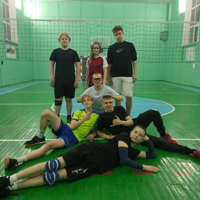 Чернские волейболисты - победители межрайонного турнира
