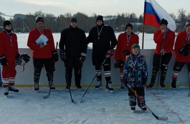 Чернские хоккеисты заняли третье место в межрайонных соревнованиях