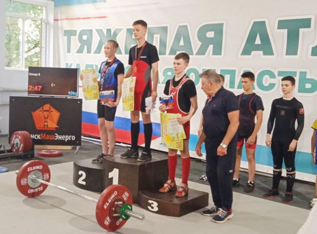Чернские тяжелоатлеты привезли из Калужской области шесть медалей