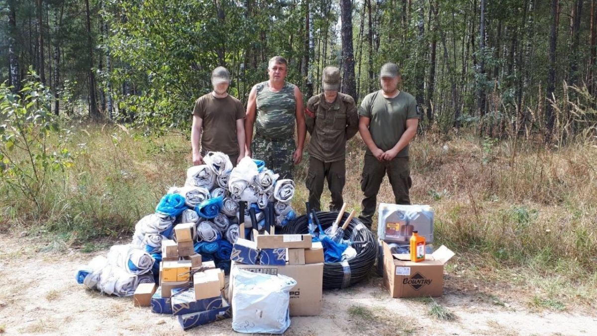 Черняне передали гуманитарную помощь военнослужащим-землякам