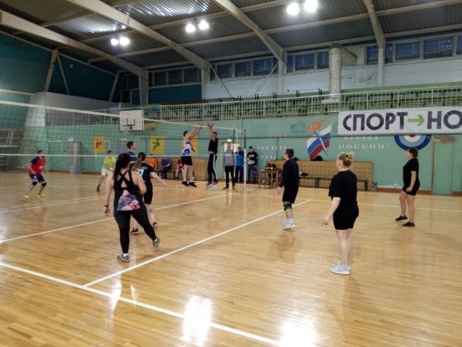 В Черни прошли межрайонные соревнования по волейболу