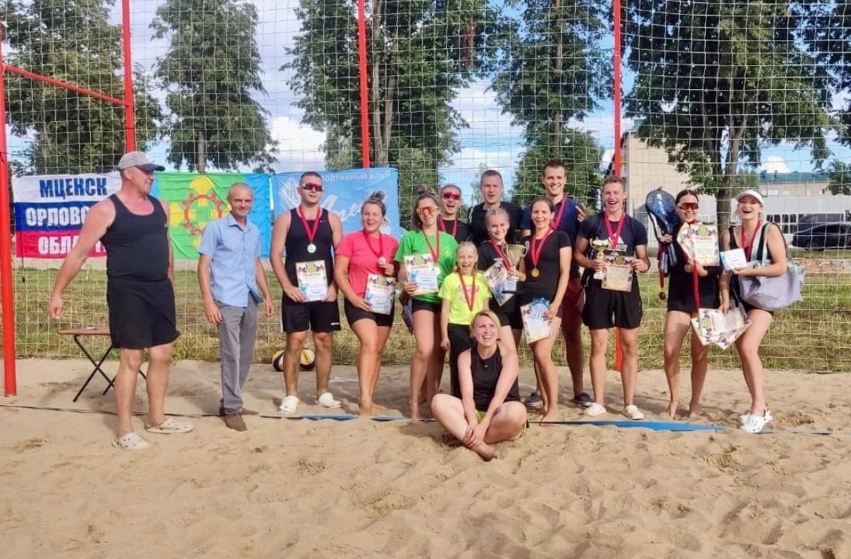 Чернские волейболисты стали первыми в межрегиональном турнире