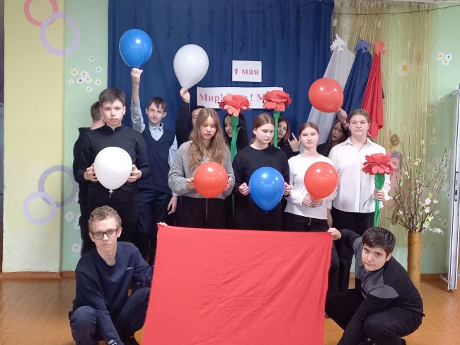 Чернские школьники приняли участие в акции «По страницам истории мая»