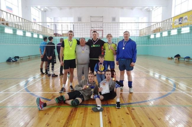 Чернские волейболисты завоевали золото в межрайонном турнире