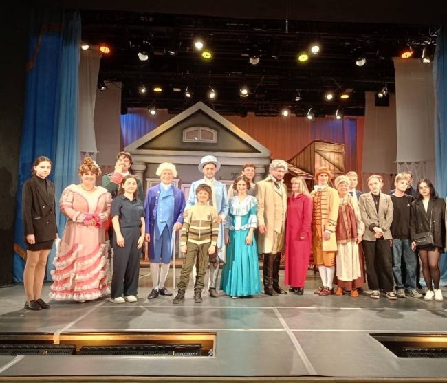Чернские школьники увидели «Недоросль» на сцене театра юного зрителя