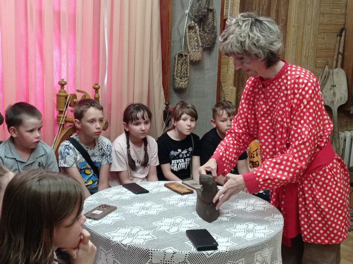 В Чернском музее прошло занятие «Секреты крестьянской избы» В Чернском музее прошло занятие «Секреты крестьянской избы»