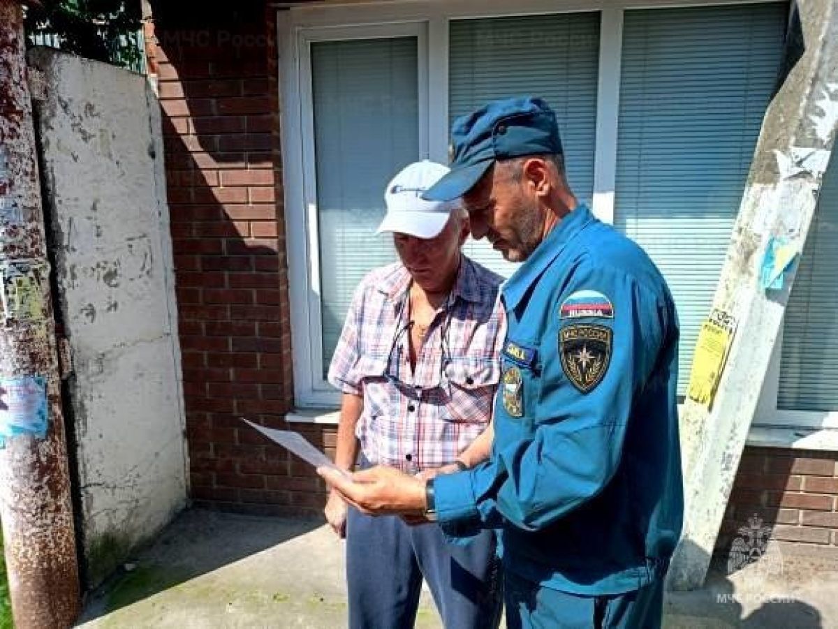 В Черни спасатели помогли жителям усвоить правила пожарной безопасности