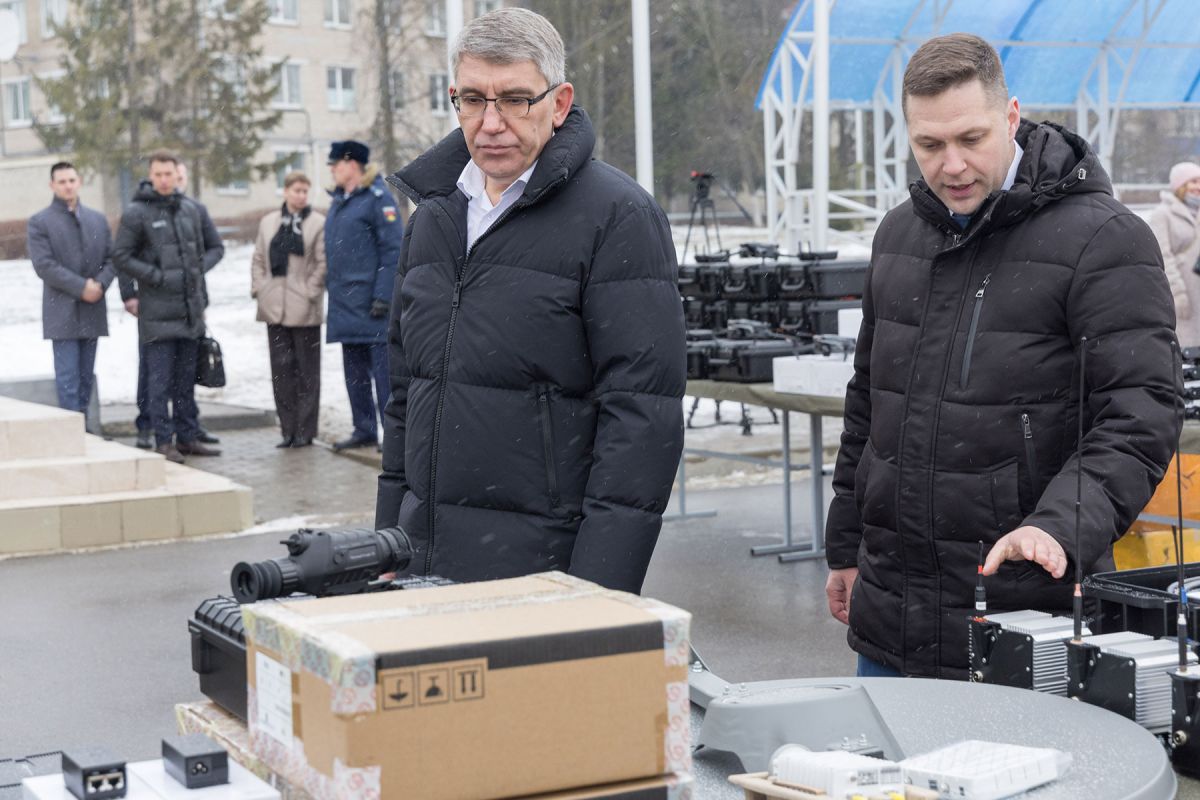 Дмитрий Миляев передал военнослужащим новую партию техники и оборудования