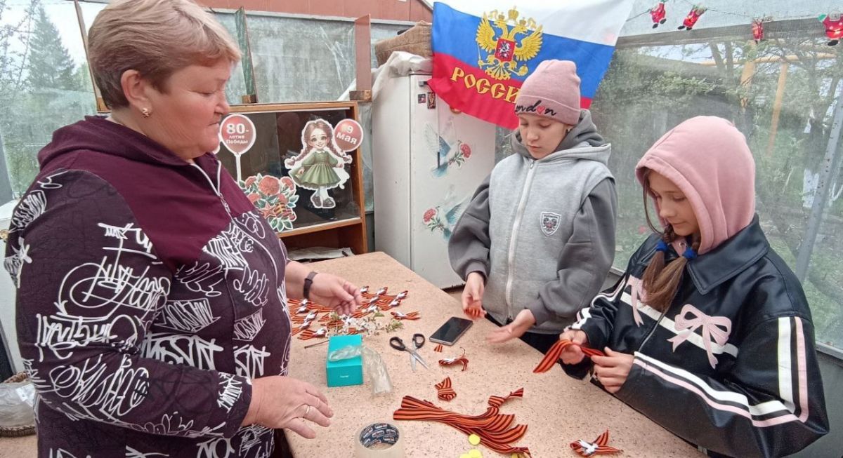 Чернские школьники приняли участие в мастер-классе «Голубь Победы» Чернские школьники приняли участие в мастер-классе «Голубь Победы»