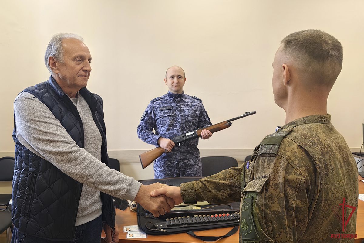 Жители Тульской области продолжают передавать оружие в район проведения специальной военной операции