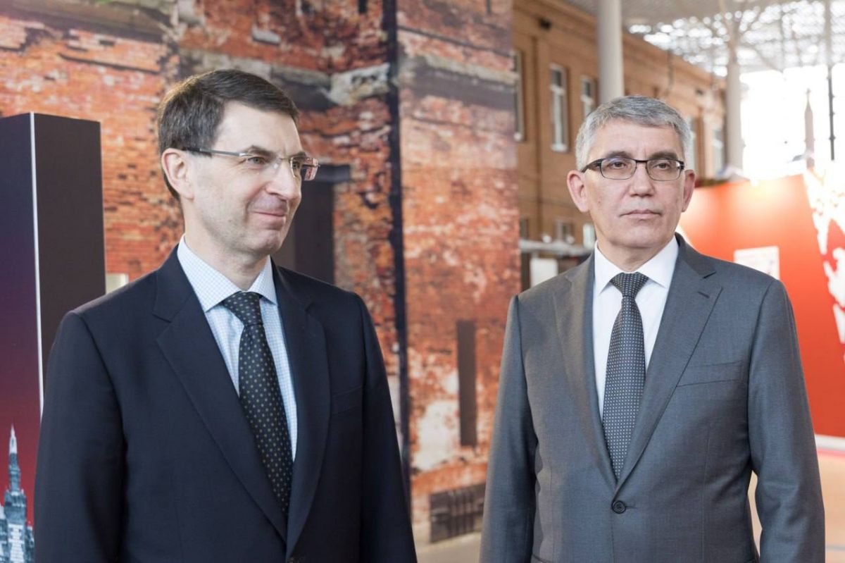 Дмитрий Миляев поздравил с юбилеем Полномочного представителя Президента РФ в ЦФО Игоря Щёголева