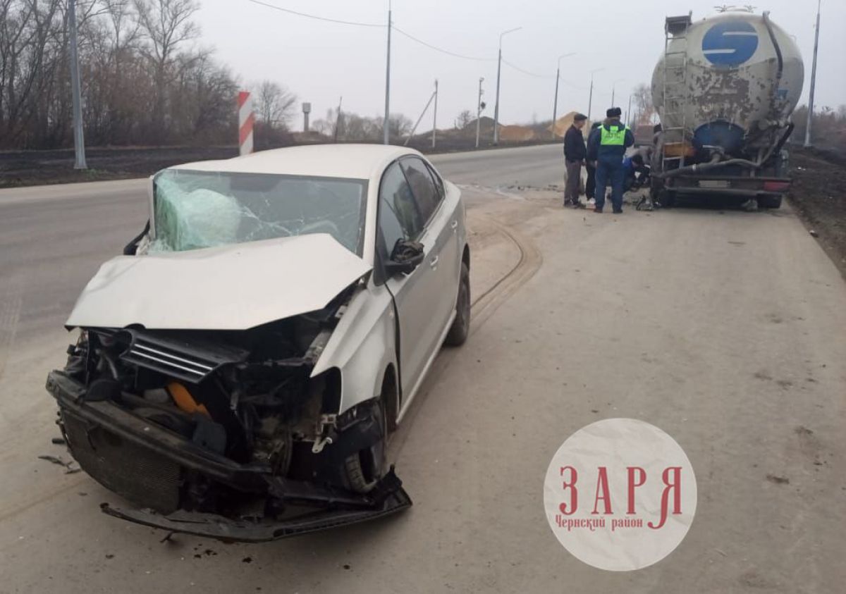 В Чернском районе столкнулись два автомобиля В Чернском районе столкнулись два автомобиля