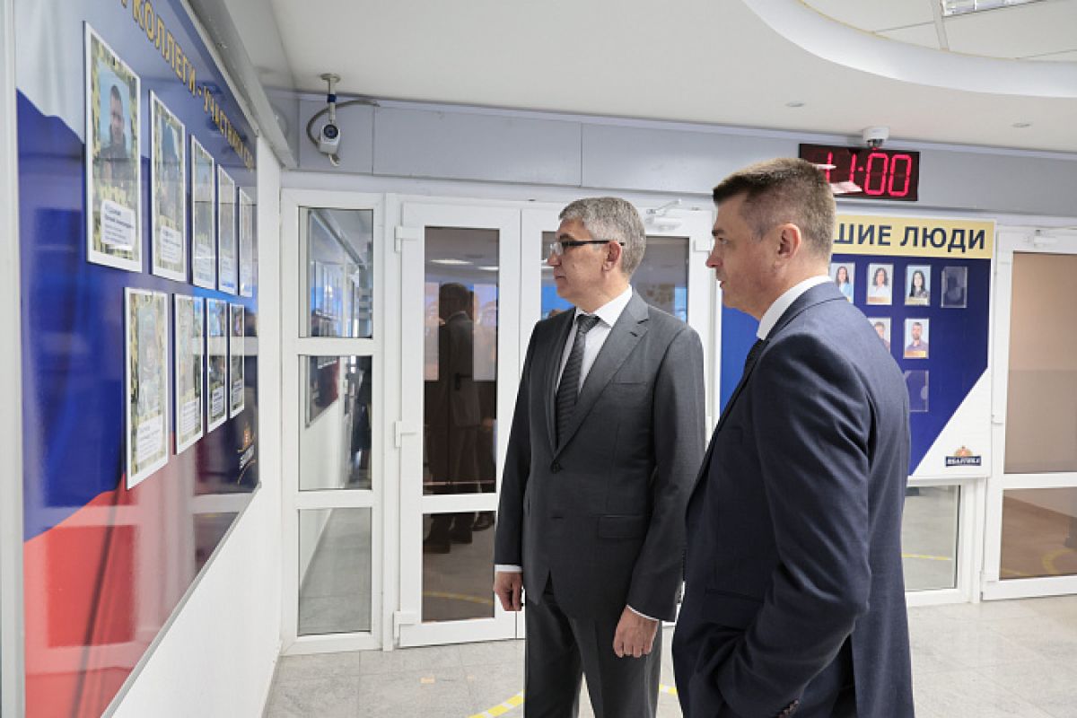 Дмитрий Миляев поздравил работников «Балтики» с юбилеем Дмитрий Миляев поздравил работников «Балтики» с юбилеем